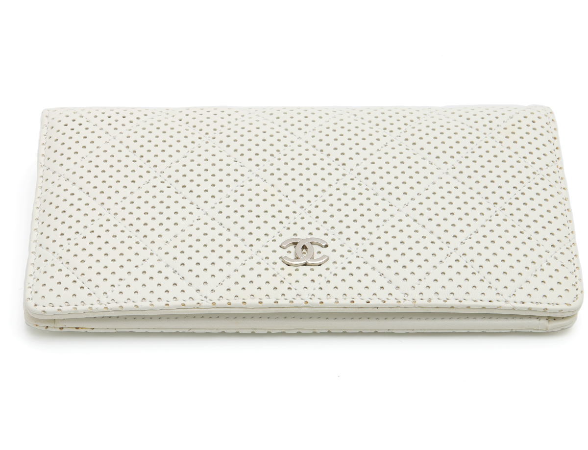 CHANEL シャネル ココマーク パンチング マトラッセ 二つ折り長財布